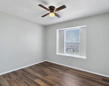 1703 Rawhide Loop - Photo Thumbnail 8