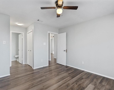 1703 Rawhide Loop - Photo Thumbnail 6