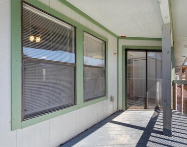 1703 Rawhide Loop - Photo Thumbnail 12