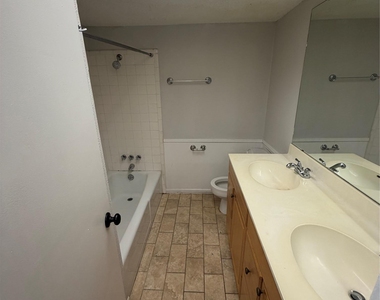1725 Toomey Rd - Photo Thumbnail 13