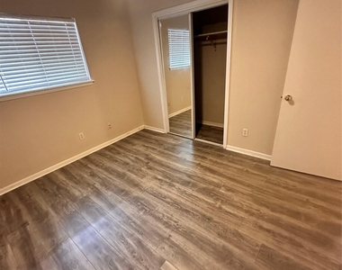 1725 Toomey Rd - Photo Thumbnail 5