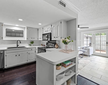 6109 Bullard Dr - Photo Thumbnail 14