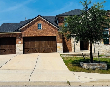 813 Palamos Dr - Photo Thumbnail 1