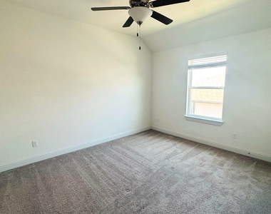 813 Palamos Dr - Photo Thumbnail 20