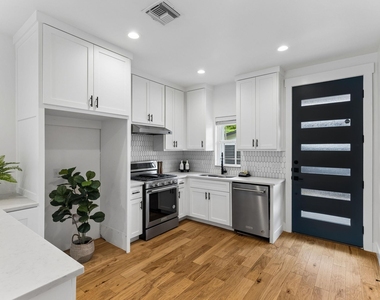 806 Philco Dr - Photo Thumbnail 10