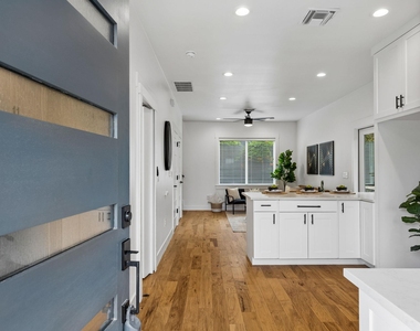 806 Philco Dr - Photo Thumbnail 6