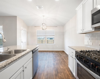 117 Cranbrook Ln - Photo Thumbnail 13