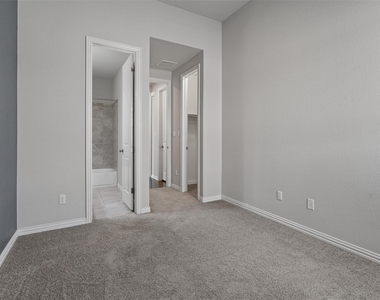 404 Miracle Rose Way - Photo Thumbnail 28