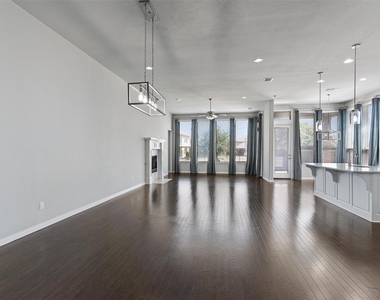 404 Miracle Rose Way - Photo Thumbnail 5
