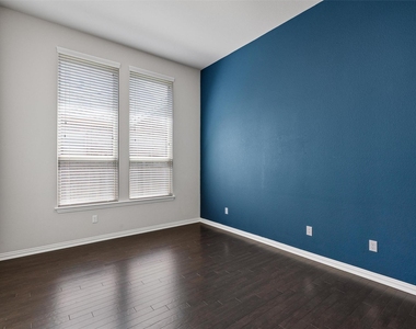 404 Miracle Rose Way - Photo Thumbnail 8