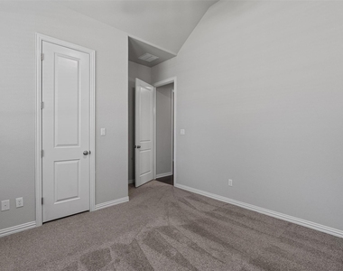 404 Miracle Rose Way - Photo Thumbnail 31