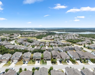 8009 Copper Prairie Bnd - Photo Thumbnail 5
