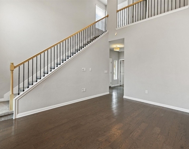 1615 Airedale Rd - Photo Thumbnail 9
