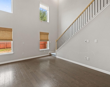 1615 Airedale Rd - Photo Thumbnail 11