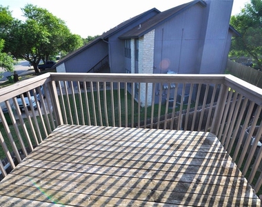 400 Rawhide Loop - Photo Thumbnail 11