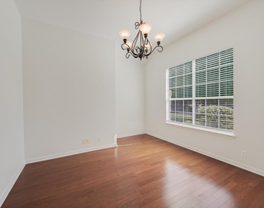 9316 Bavaria Ln - Photo Thumbnail 6