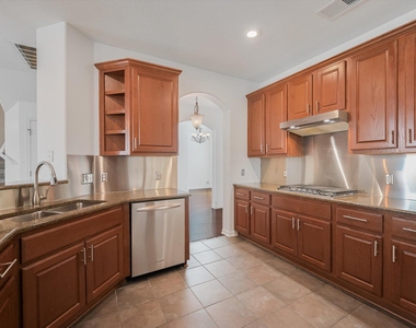 9316 Bavaria Ln - Photo Thumbnail 8