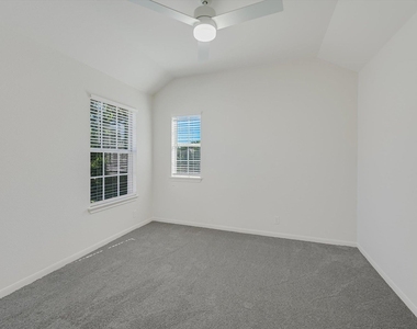 9316 Bavaria Ln - Photo Thumbnail 17