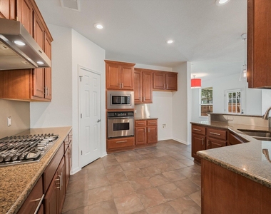 9316 Bavaria Ln - Photo Thumbnail 7