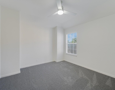 9316 Bavaria Ln - Photo Thumbnail 19