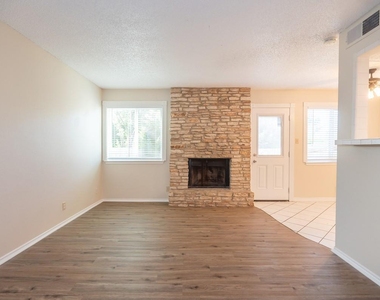925 Chisholm Cv - Photo Thumbnail 3