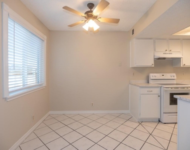 925 Chisholm Cv - Photo Thumbnail 7
