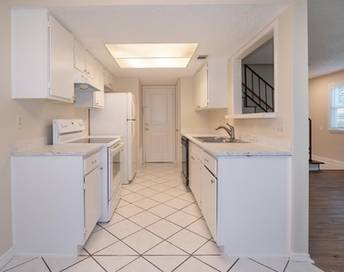 925 Chisholm Cv - Photo Thumbnail 10