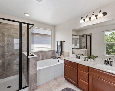 2950 E Old Settlers Blvd - Photo Thumbnail 26