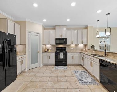 2950 E Old Settlers Blvd - Photo Thumbnail 8