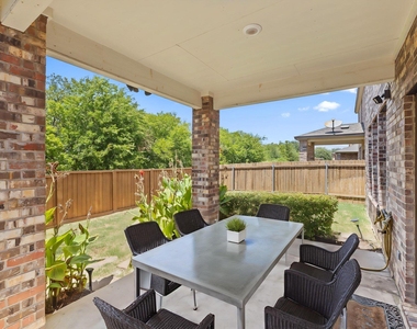 2950 E Old Settlers Blvd - Photo Thumbnail 29