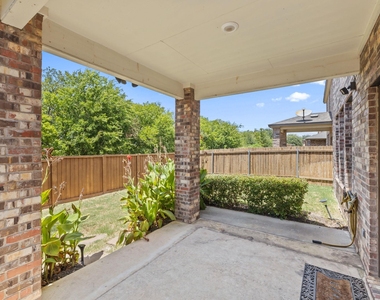 2950 E Old Settlers Blvd - Photo Thumbnail 28