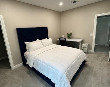 4600 Colmar Dr - Photo Thumbnail 13