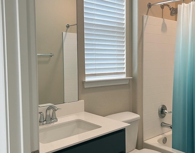 4600 Colmar Dr - Photo Thumbnail 22