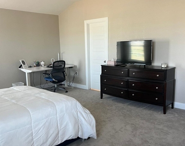 4600 Colmar Dr - Photo Thumbnail 14