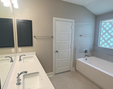 4600 Colmar Dr - Photo Thumbnail 15