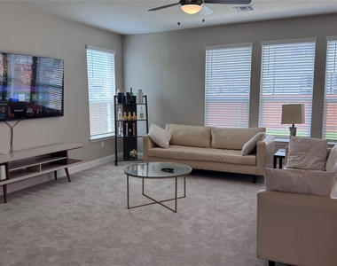 4600 Colmar Dr - Photo Thumbnail 2