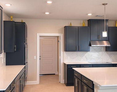 4600 Colmar Dr - Photo Thumbnail 5