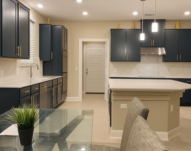 4600 Colmar Dr - Photo Thumbnail 4