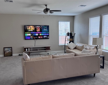 4600 Colmar Dr - Photo Thumbnail 10