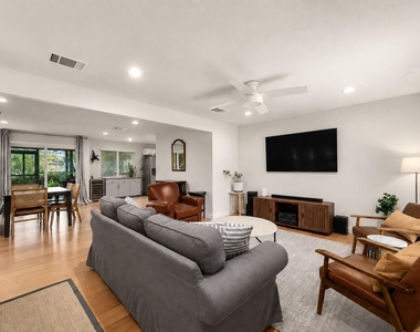 5804 Gloucester Ln - Photo Thumbnail 4