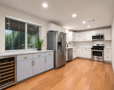 5804 Gloucester Ln - Photo Thumbnail 5