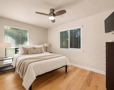 5804 Gloucester Ln - Photo Thumbnail 10