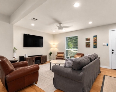 5804 Gloucester Ln - Photo Thumbnail 3