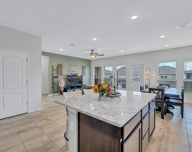 717 Friars Tuck Dr - Photo Thumbnail 14