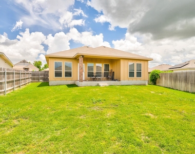 717 Friars Tuck Dr - Photo Thumbnail 28