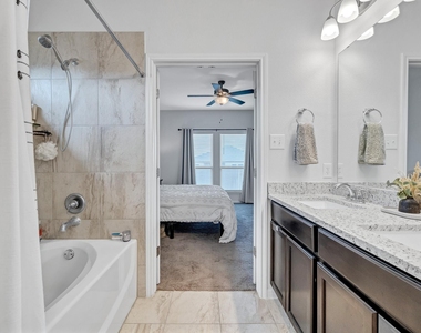 717 Friars Tuck Dr - Photo Thumbnail 21