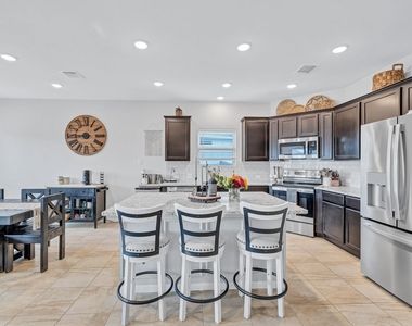 717 Friars Tuck Dr - Photo Thumbnail 11