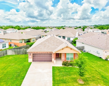 717 Friars Tuck Dr - Photo Thumbnail 2