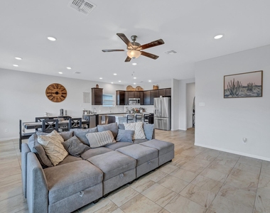 717 Friars Tuck Dr - Photo Thumbnail 6