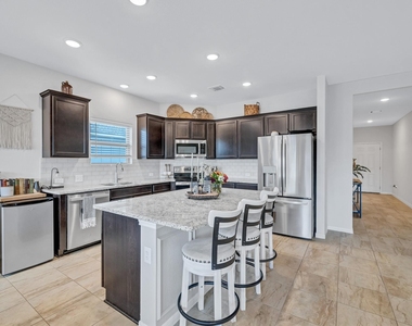 717 Friars Tuck Dr - Photo Thumbnail 9